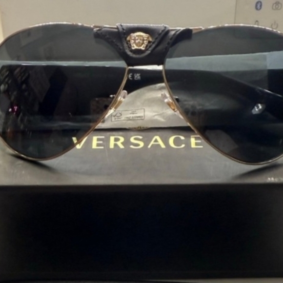 Versace Black Sunglasses for Men Mod.2150Q New - Picture 6 of 7